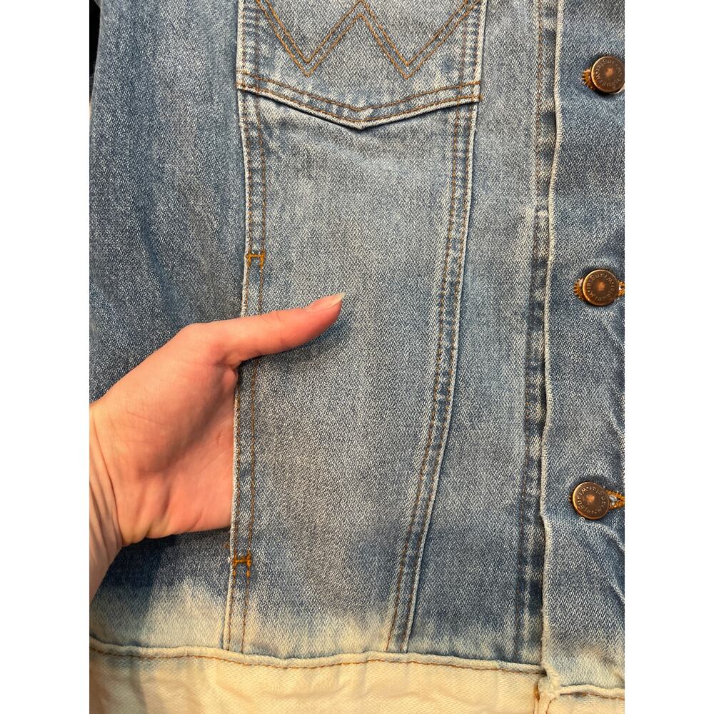 Wrangler Blue Denim Jacket with Embroidered Tiger - Picture 5 of 12